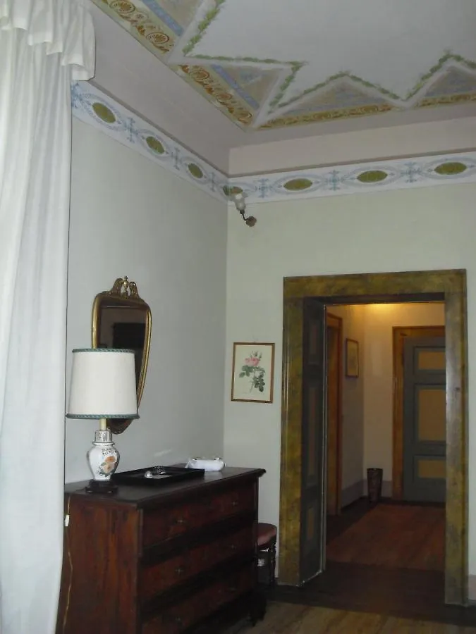 La Patirana Guesthouse Zandobbio 0*,  Italy